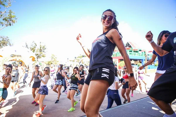 Circuito fitness ao ar livre agita a primeira manhã do Na Praia