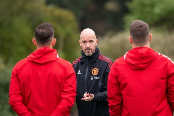 Erik ten Hag com jogadores do Manchester United