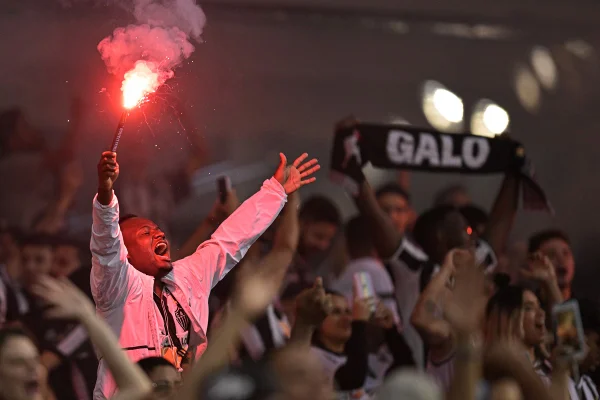 Galo não consegue engrenar mesmo com troca de técnico e vive inferno