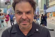 Adrilles Jorge posa para sua campanha Adrilles Jorge posa para sua campanha