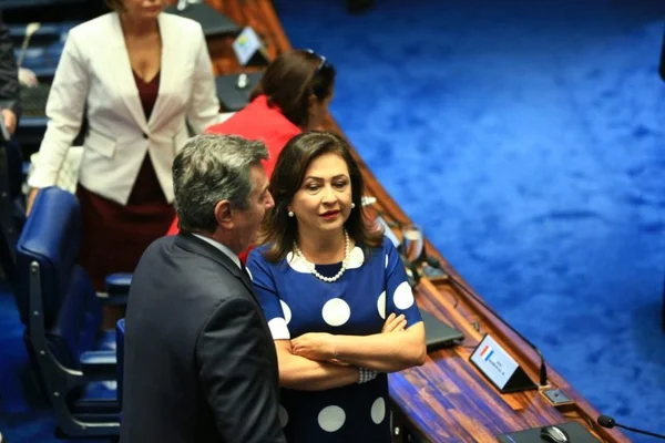 Após expulsão do PMDB, Kátia Abreu usa as redes para criticar Temer