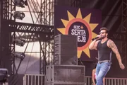 Leon Correia encantou o público com o melhor do sertanejo durante o Sesc+Sertanejo Leon Correia encantou o público com o melhor do sertanejo durante o Sesc+Sertanejo