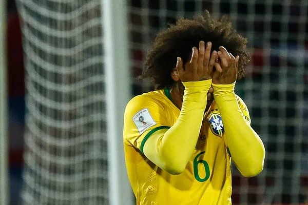 Brasil perde para o Chile na estreia das Eliminatórias da Copa do Mundo