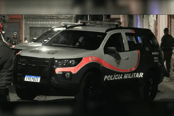 Suspeito é alvejado durante confronto com a Polícia Militar, em SP