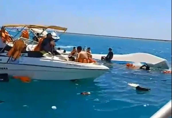 Reprodução de imagem colorida de naufrágio de catamarã em Maragogi - Metrópoles