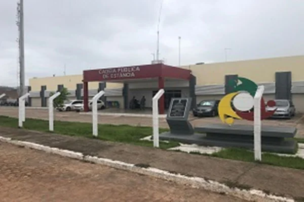 Foto colorida da Cadeia Pública de Estância - Metrópoles