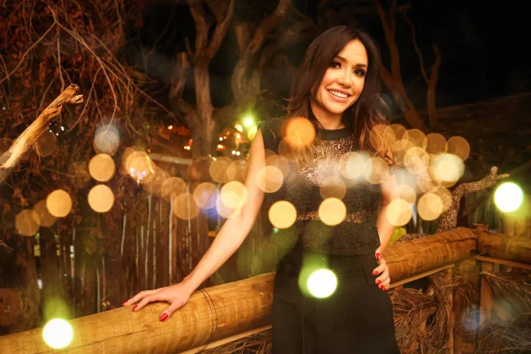 Carolina Mendes celebra aniversário com amigos no Maaya