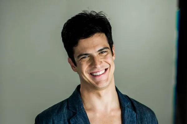Mateus Solano volta às novelas da Globo como protagonista