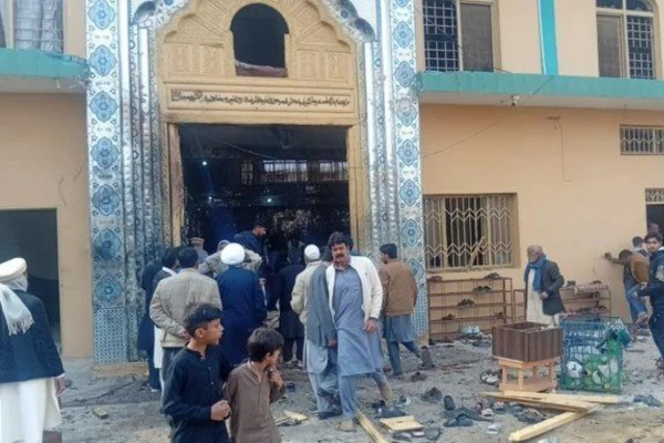 Imagem de mesquita no Paquistão após explosão