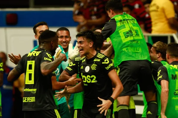 Flamengo não dá chance para o Avaí e sai com a vitória no Mané