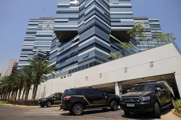 PF publica edital para concurso, com salários de até R$ 11 mil. Veja