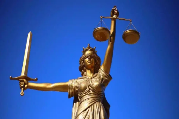 Sete jovens começaram a ser julgados pelo Tribunal de Menores de Val-d’Oise, nos arredores de Paris