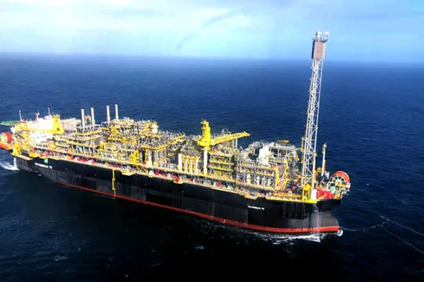 Ibama multa Petrobras em R$ 8,19 milhões por vazamento da P-58