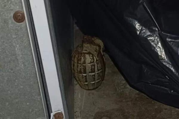 Explosão aconteceu dentro da casa do jovem. Ele encontrou a granada em um local onde havia ocorrido ação da PM para controle de distúrbio - Metrópoles