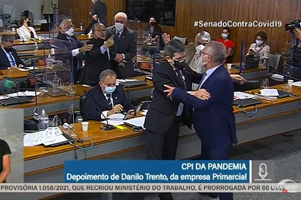 Confusão na CPI. Renan chama governista de “vagabundo”, que responde: “E você é ladrão”