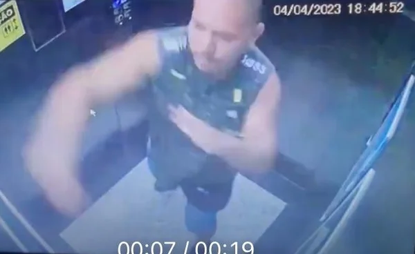 Vídeo: antes de atacar creche, assassino simulou socos em elevador