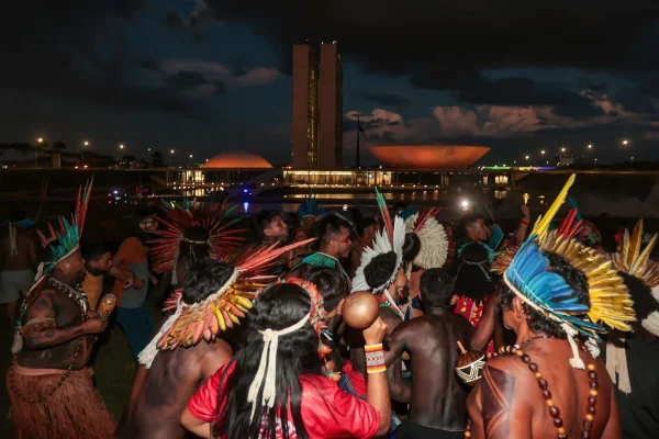 Protesto indígena em Brasília -Metrópoles