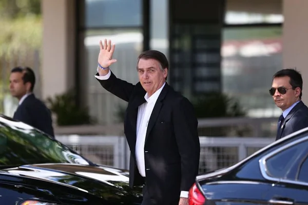 Bolsonaro deixa o Palácio da Alvorada e embarca para Israel