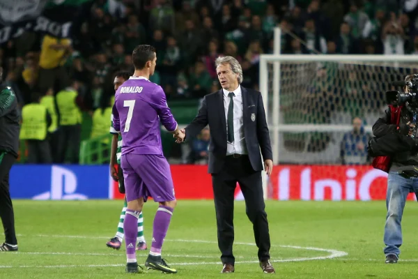 Foto colorida de Cristiano Ronaldo e Jorge Jesus - Metrópoles