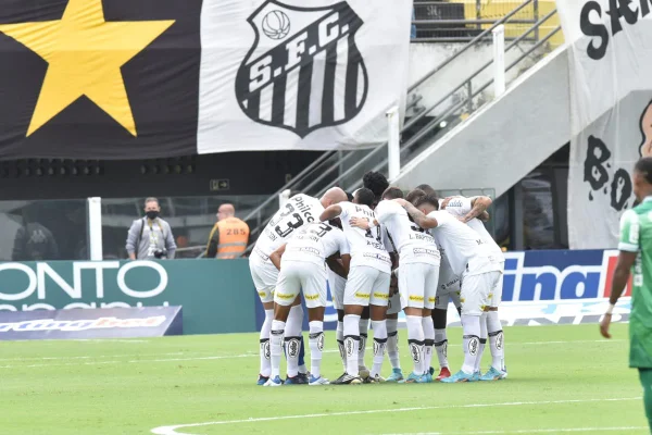 Santos inicia trilogia com Coritiba vencendo em casa pelo Brasileirão
