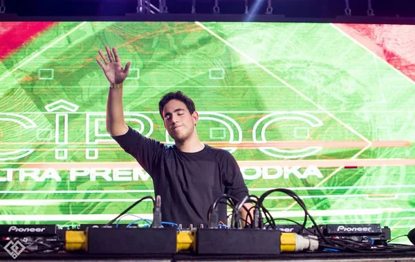Caia na gandaia do Halloween com a playlist do DJ Tiago Amorim