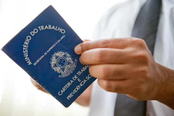 Celetistas querem virar servidores efetivos do GDF