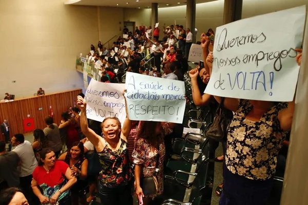 Terceirizados demitidos impedem votações de projetos do Buriti na CLDF