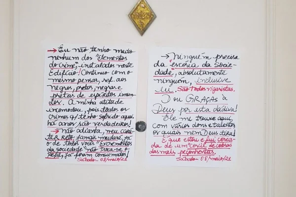 Bilhete racista deixado em porta de apartamento em Santos (SP)