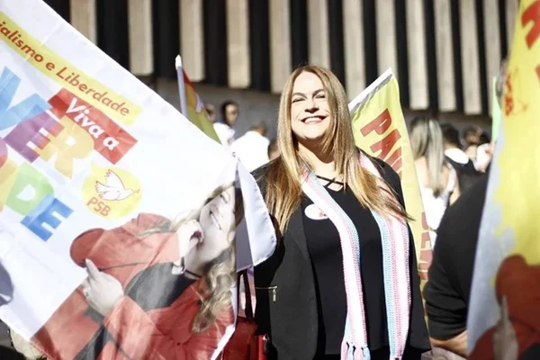 “Chegou a hora de falarmos por nós”, diz candidata trans ao Congresso
