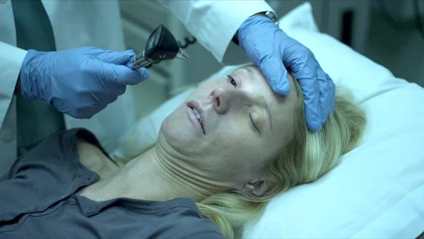Médico do filme Contágio testa positivo para o novo coronavírus