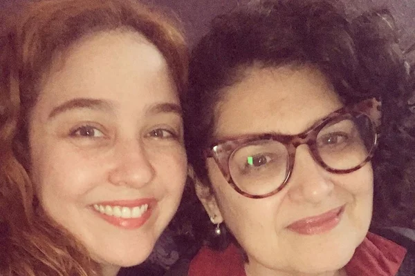 Debora Lamm comemora 10 anos de união com Inez Viana