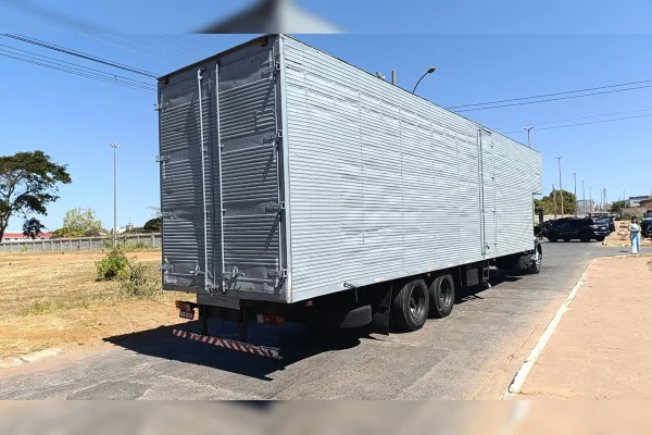 Caminhão lotado de aparelhos de ar-condicionado furtados é apreendido