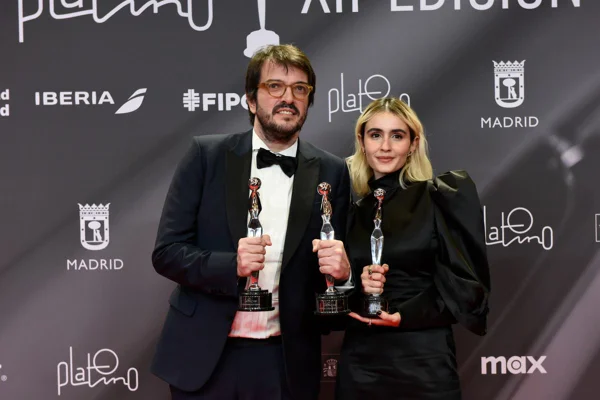 Rodrigo Teixeira e Valentina Herszage no Premios Platino - Metrópoles