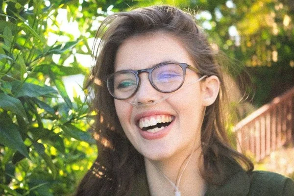 Morre Claire Wineland, youtuber que sofria de fibrose cística