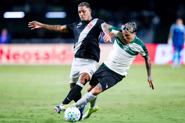 Coritiba marca no fim e empata com Vasco pelo Campeonato Brasileiro