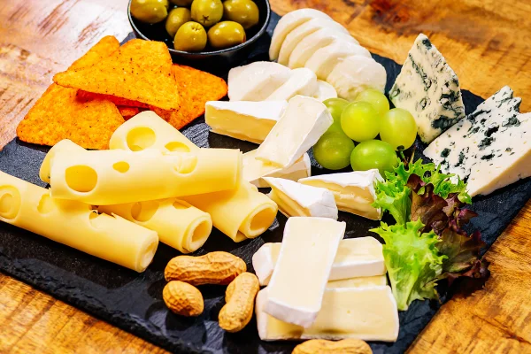 Nutricionista revela melhores queijos para quem deseja emagrecer