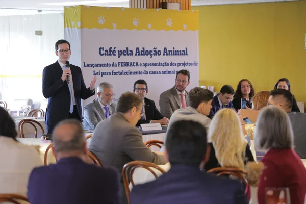 Café da manhã marca apresentação de PL dedicado à causa animal no país