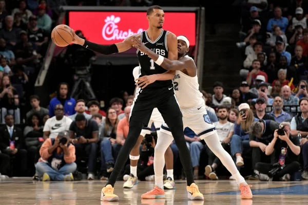 Wembanyama consegue o 1º triplo-duplo com stocks na história da NBA