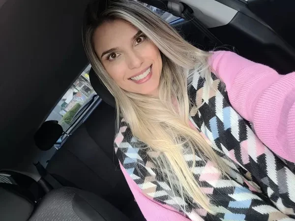 Para evitar multa, mulher promove festa de “descasamento”