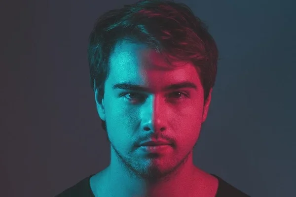 Filho de Eike Batista lança música e fala sobre o pai: “É um herói”
