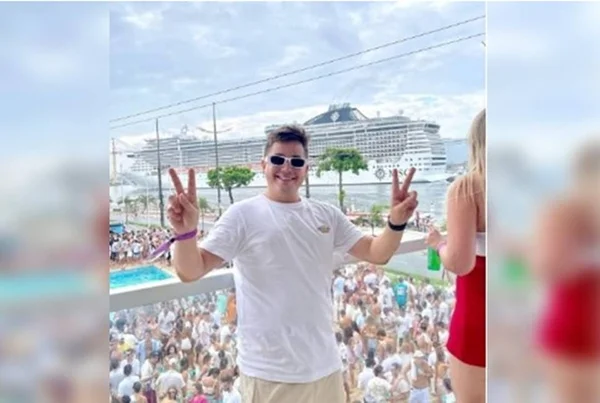 Homem sorrindo