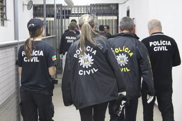 Imagem colorida de agentes da PCRS- Metrópoles