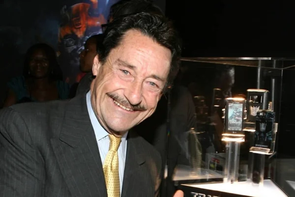 Imagem colorida de Peter Cullen - Metrópoles