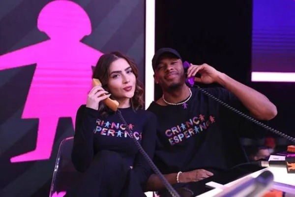 Marina Ruy Barbosa pede namoro de Jade Picon e Paulo André