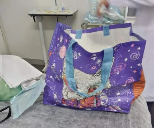 Bebê estava dentro de uma sacola, encontrada por um motorista de aplicativo no RJ