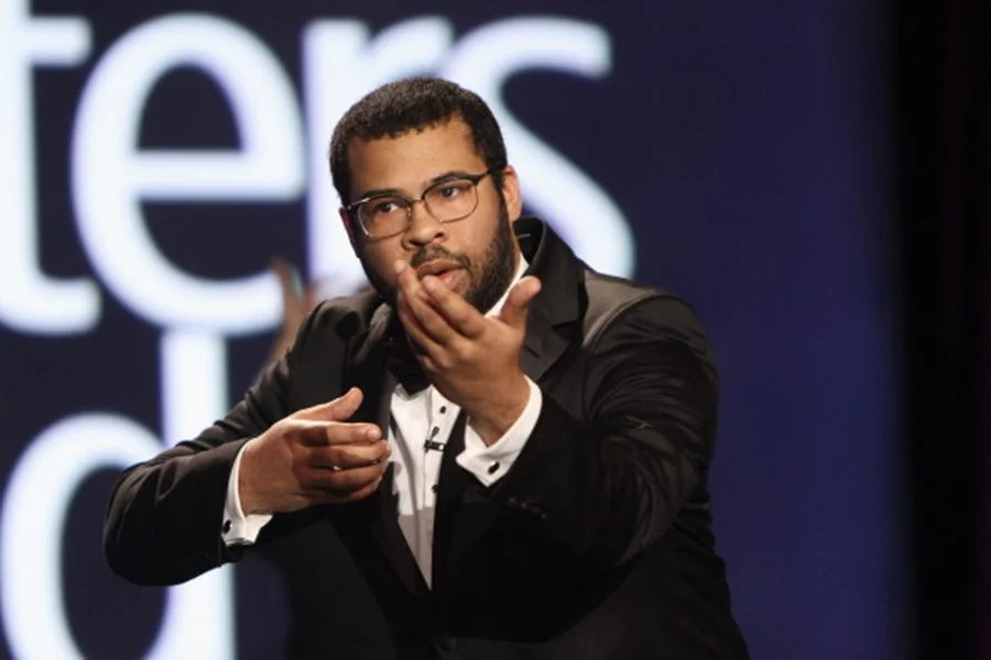 Jordan Peele acumulou uma vasta carreira como ator antes de dirigir o seu primeiro filme. <b>“Corra!"</b> fala sobre o tema do racismo em clima de terror e suspense. O sucesso da fita colocou o título como um dos favoritos à indicação ao Oscar 2018 Jordan Peele acumulou uma vasta carreira como ator antes de dirigir o seu primeiro filme. <b>“Corra!"</b> fala sobre o tema do racismo em clima de terror e suspense. O sucesso da fita colocou o título como um dos favoritos à indicação ao Oscar 2018