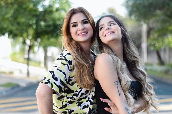 BBB21: mãe de Viih Tube defende filha após vídeo polêmico