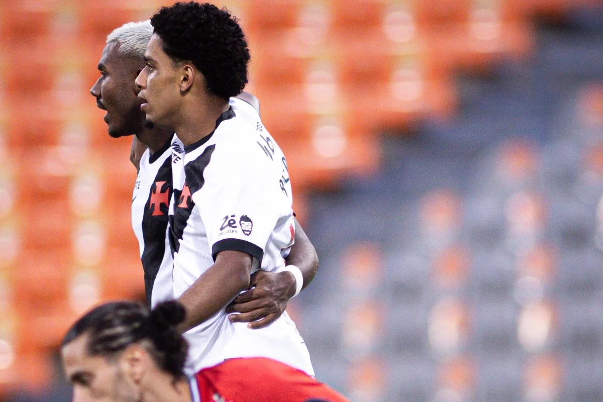 O Vasco fez o seu primeiro gol após jogada de Cuiabano O Vasco fez o seu primeiro gol após jogada de Cuiabano