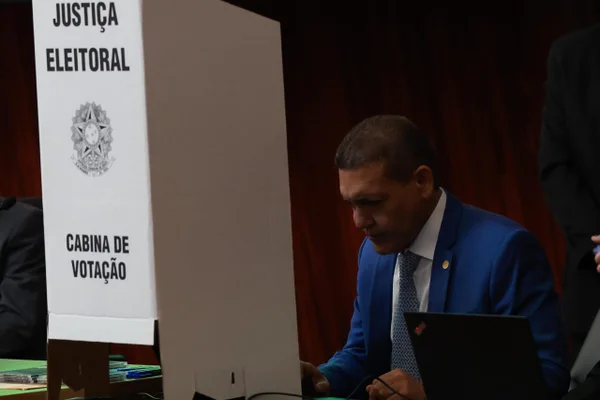 Kassio trava sistemas eleitorais; Justiça não escolhe vencedores 3 O Tribunal Superior Eleitoral (TSE) realiza, nesta sexta-feira (4), a Cerimônia de Assinatura Digital e Lacração dos Sistemas Eleitorais. O procedimento integra as etapas de preparação da Justiça Eleitoral para as eleições