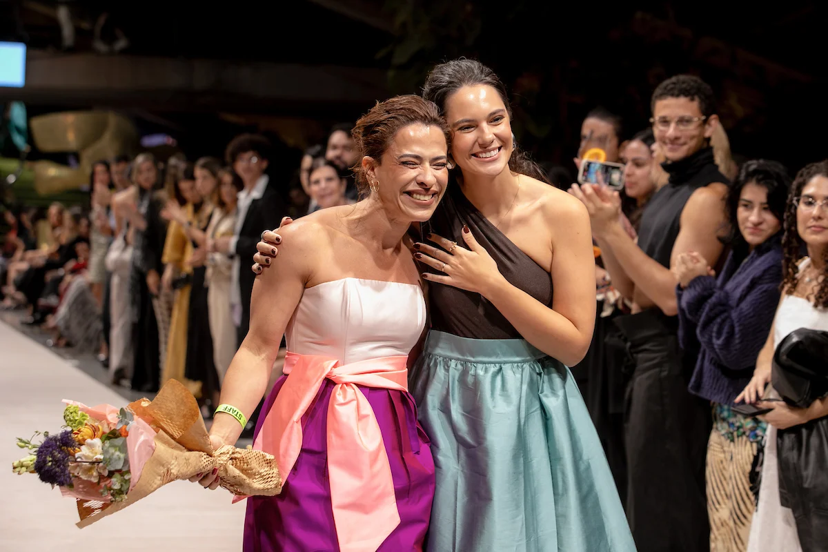 Cátia Gonçalves e Nicole Degras se abraçam Cátia Gonçalves e Nicole Degras se abraçam